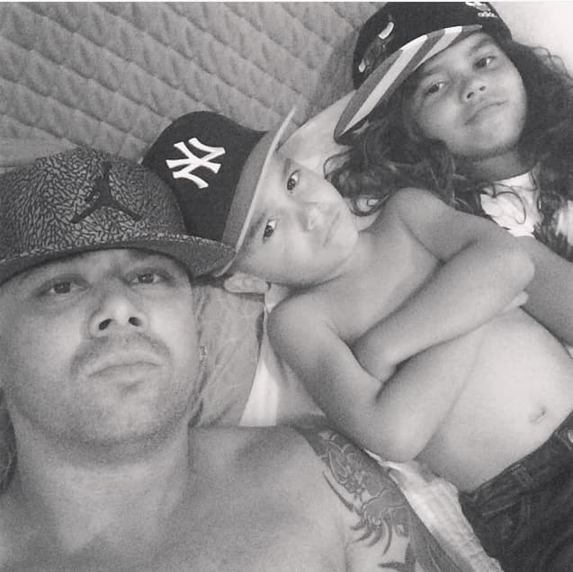 Podrá estar muy ocupado, pero Wisin no se pierde por nada la compañía de estos pequeñitos.