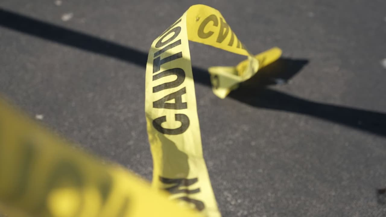 Apuñalamiento en casa de Gilbert deja dos muertos; sospechoso fue abatido por la policía