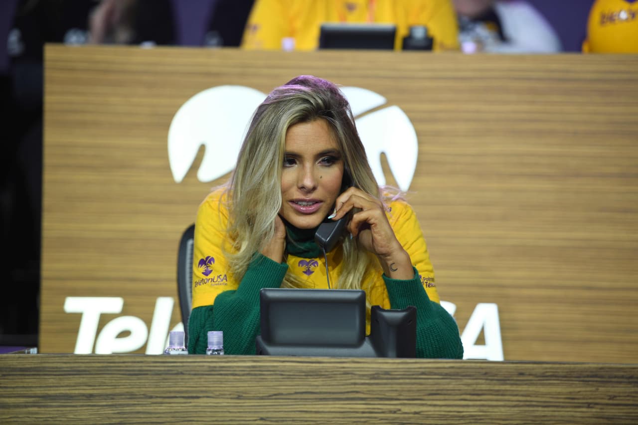 La influencer colaboró en el phone bank para recibir las donaciones del público al Teleton USA.