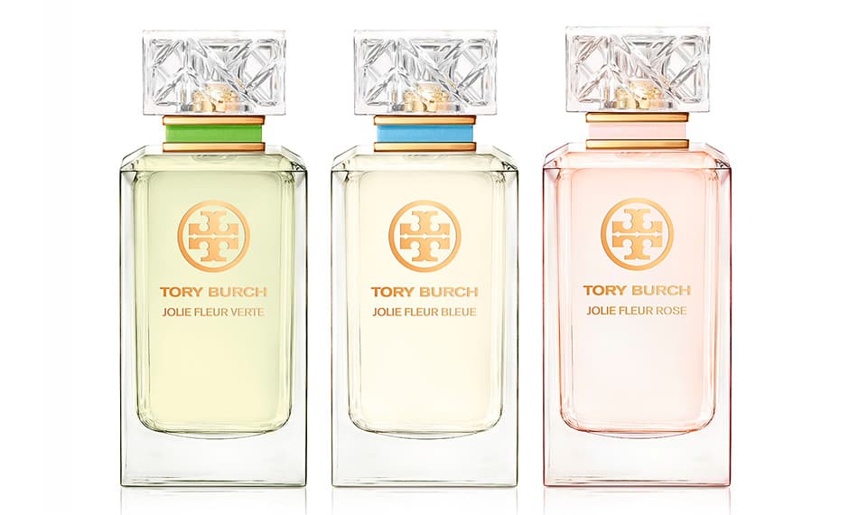 7. JOLIE FLEUR, Tory Burch,
<a href="http://www.sephora.com/tory-burch-jolie-fleur-bleue-P404276">Sephora</a>, $95 dólares c/u. | Un trío de fragancias inspiradas en las flores y los colores del jardín de Tory Burch. Cada aroma es distinto y una flor en particular es la que se apodera de cada una de las fragancias. El nardo es la flor que protagoniza el aroma de Jolie Fleur Blueu, mientras que en Jolie Fleur Verte el aroma fresco del lirio de los valles es la nota principal. En Jolie Fleur Rose se captura el aroma de las rosas.
<br>