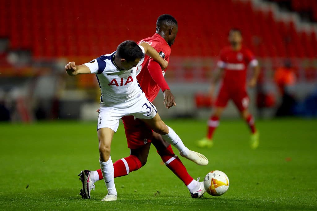 Tottenham es derrotado ante Royal Antwerp por la mínima. Lior Refaelov se encargó de darle la victoria a su equipo a los 29 minutos del encuentro. Los de Mourinho no pueden ante el equipo belga durante la segunda fecha de la UEFA Europa League.