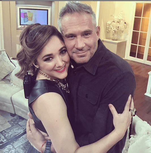 Diviértete de lunes a viernes con las actuaciones de Sherlyn como 'Ana López' en una 'Familia Con Suerte' a las 10:00 AM / 9:00C por Galavisión.