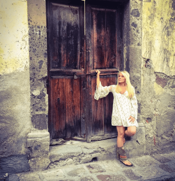 Además, Yuri fue la intérprete más joven en participar en 1979, lo que le permitió que su compañía discográfica le grabara al siguiente año,