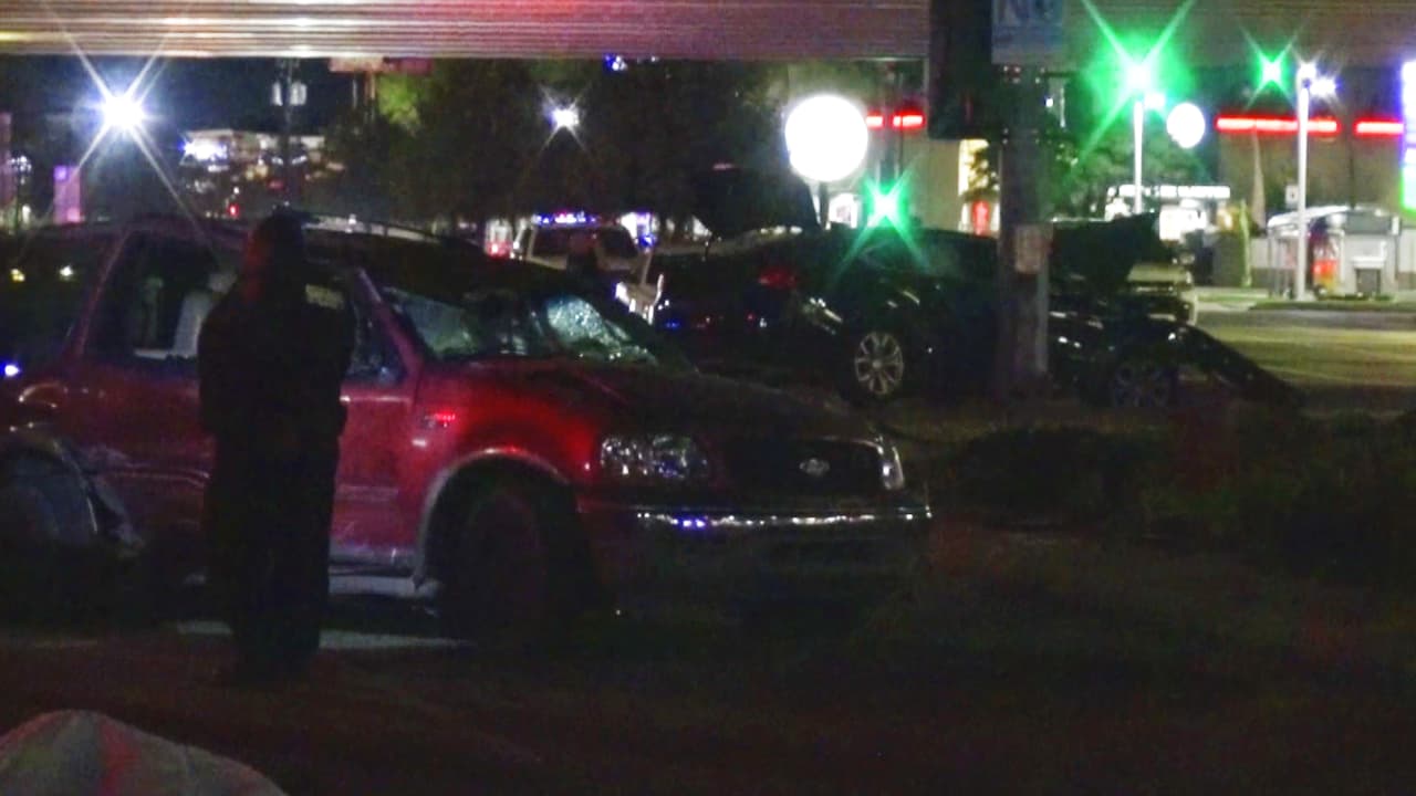 Muere Carlos Pérez tras choque en Eastex Freeway y Little York Road, al norte de Houston; fue expulsado del carro