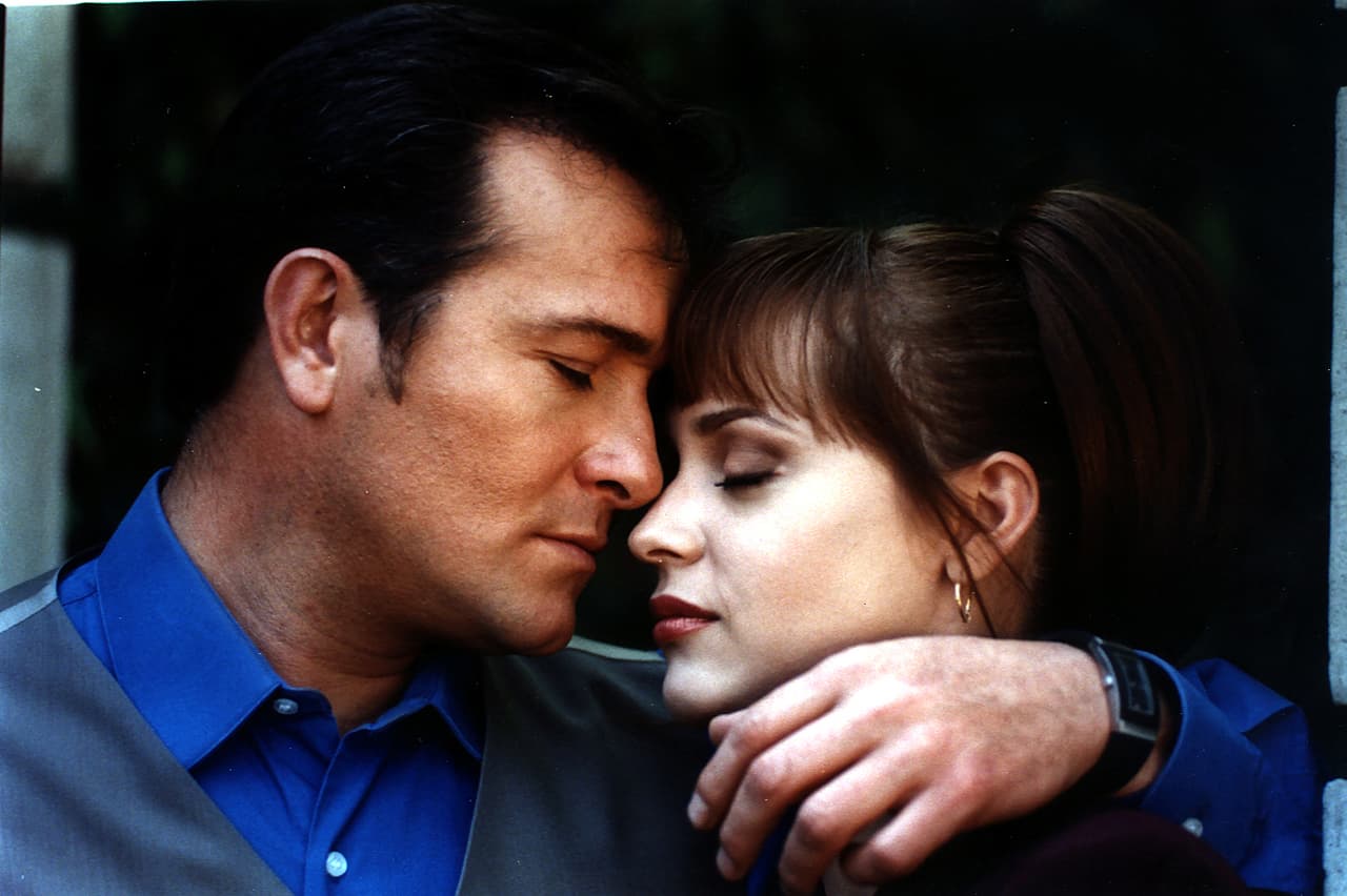 Aunque durante los años 90 y la década pasada la fortuna le sonrió en el ámbito laboral, cuando participó en casi 20 telenovelas, en el terreno amoroso la vida no ha sido igual de generosa. Sin embargo, sigue teniendo la confianza en que Dios la va a bendecir "con un hombre que valga la pena".