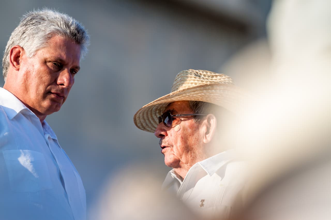 La demanda señala a Miguel Díaz Canel y a Raúl Castro (en la foto en una imagen de archivo) como máximos responsables.