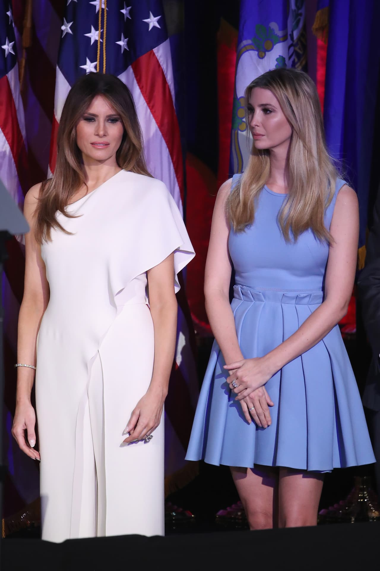 Desde los tiempos de la campaña presidencial, la figura de Melania Trump fue mucho más sujeta a escrutinio tras polémicas como el plagio de una parte del discurso de Michelle Obama en la Convención Republicana y el impertinente uso de una blusa de nombre 'pussy-bow' justo después de que su marido usara la grosera palabra para referirse a las mujeres. La figura de Ivanka Trump, por el contrairo, se mantuvo mucho más estable y seria en toda la campaña. El 8 de noviembre, día de la elección de Donald Trump, Ivanka llevó un mini vestido de corte señorial, en un ténue color 
<i>baby blue</i>.