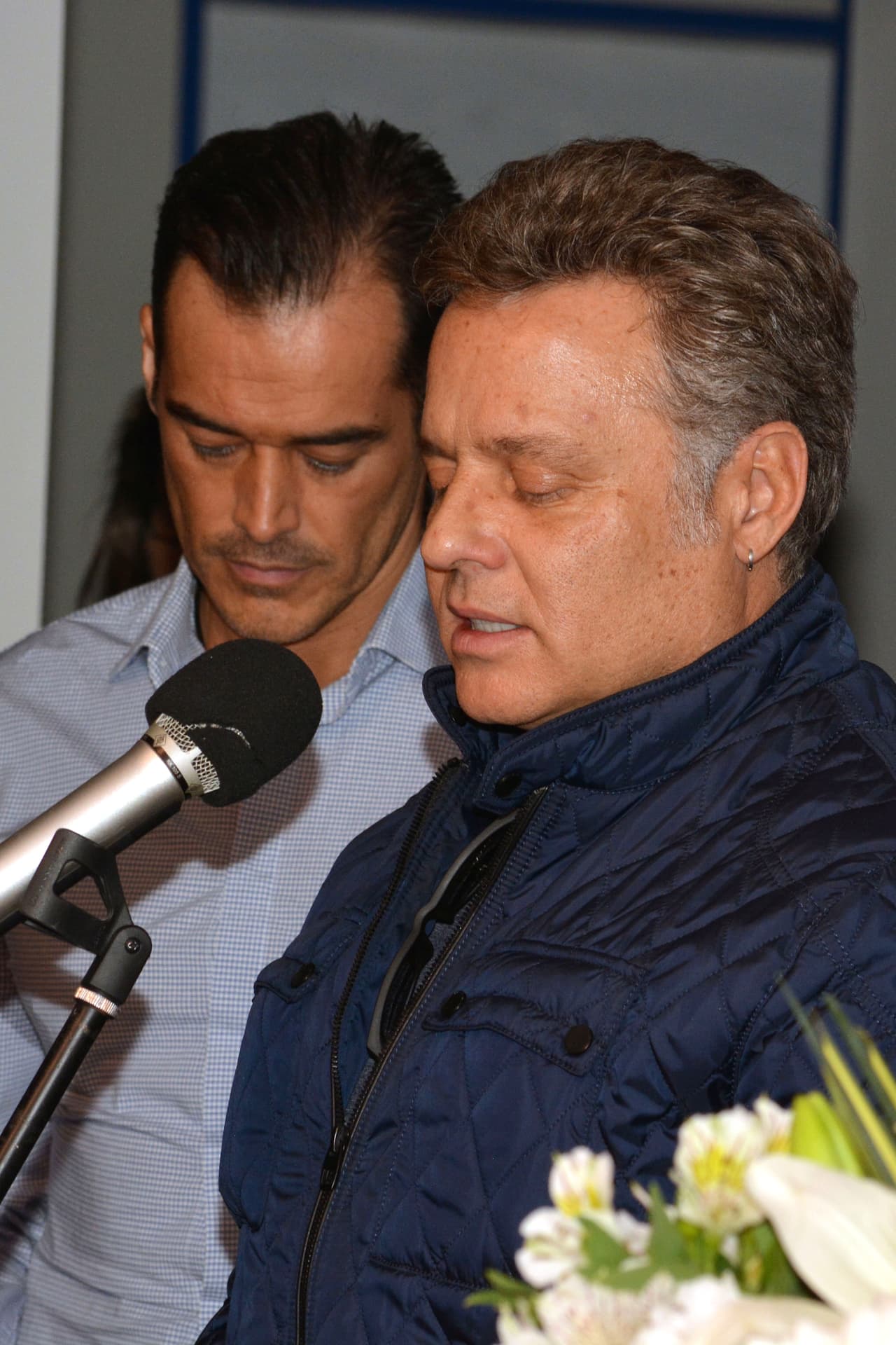 El que además de mostrarse muy feliz participó en la misa leyendo una lectura para todos los presentes.