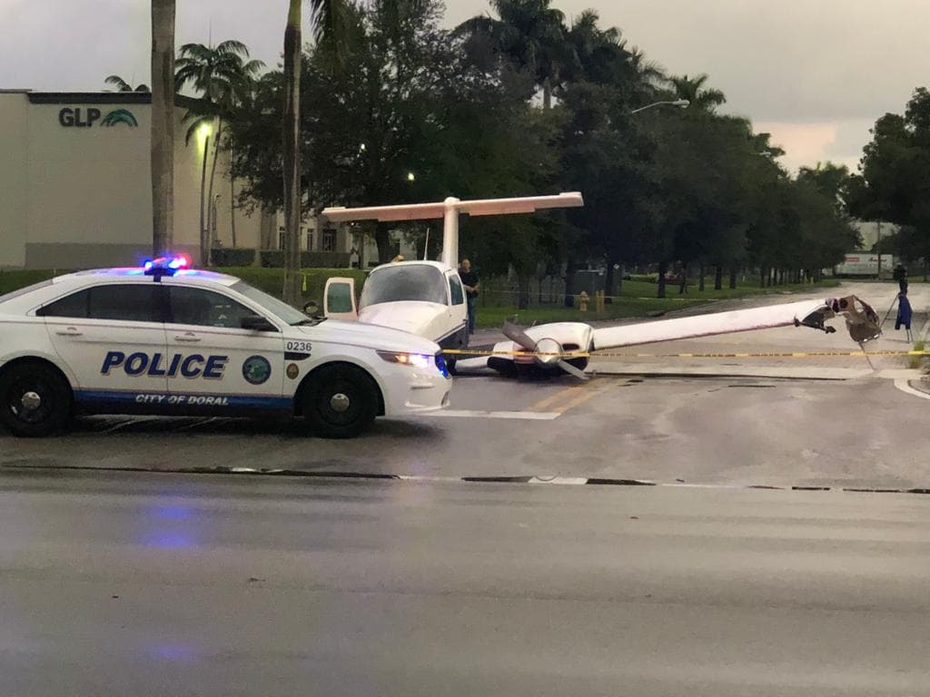 Investigan las causas del aterrizaje de emergencia de una avioneta en una calle de Doral