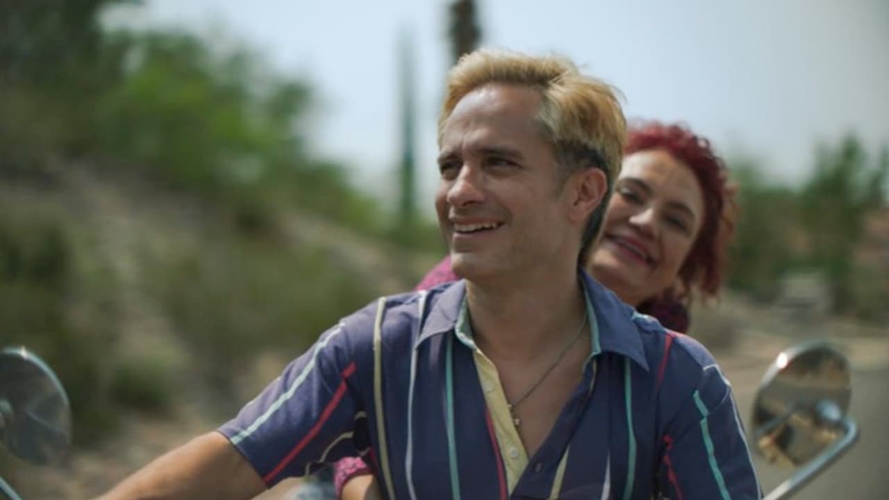 Gael García da vida a un luchador en 'Cassandro'.