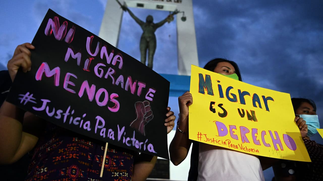 Las circunstancias de la muerte de Victoria Salazar Arriaza, salvadoreña de 36 años, en Tulum, México, fueron similares a la de George Floyd en mayo de 2020. La mujer fue sometida y tirada al piso, un policía puso la rodilla en su cuello hasta quebrarle una vértebra.