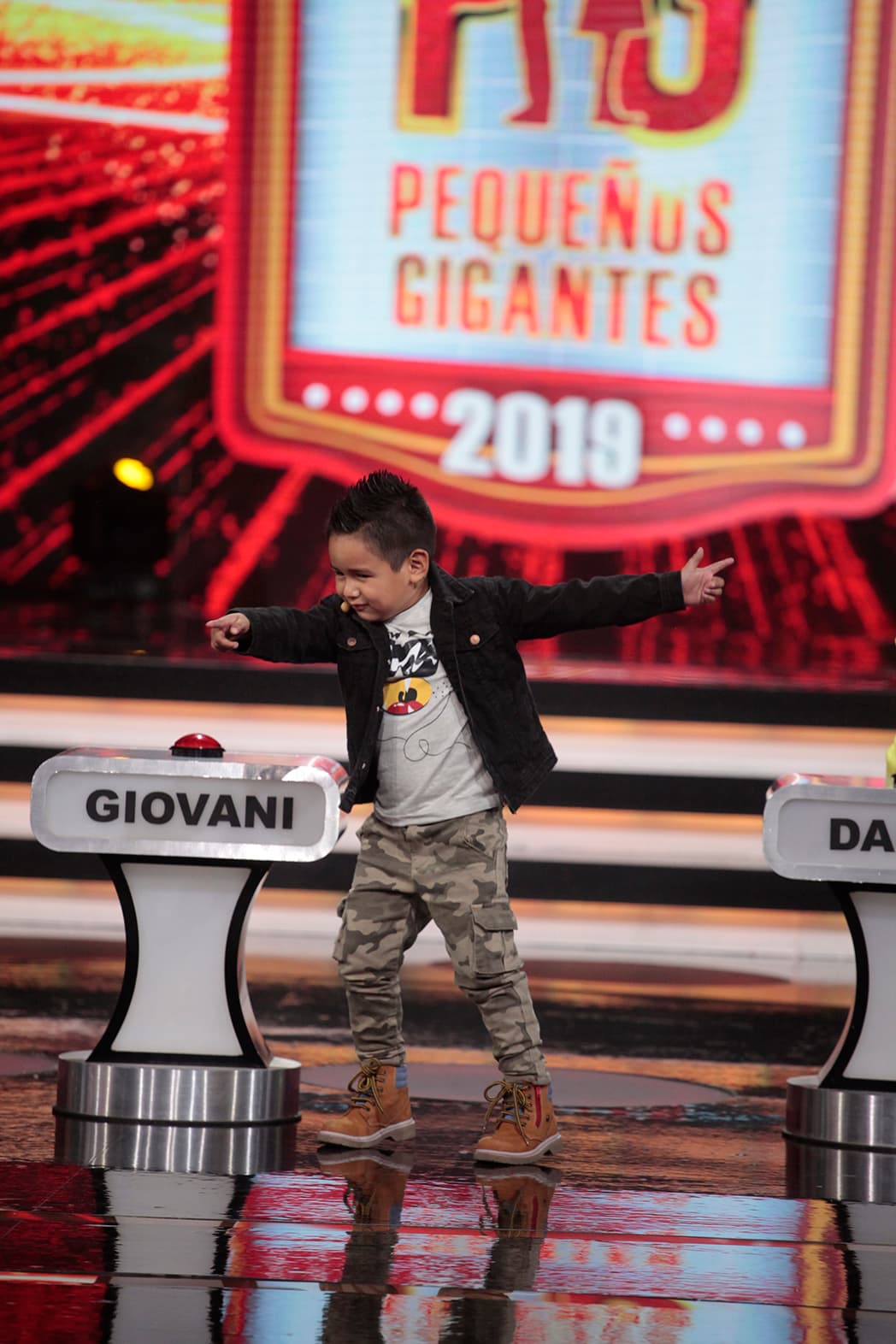 Todos quedaron estupefactos, pero más Galilea, quien le pidió al niño que agradeciera al público como acostumbraba, esto es agachándose y haciendo una reverencia.