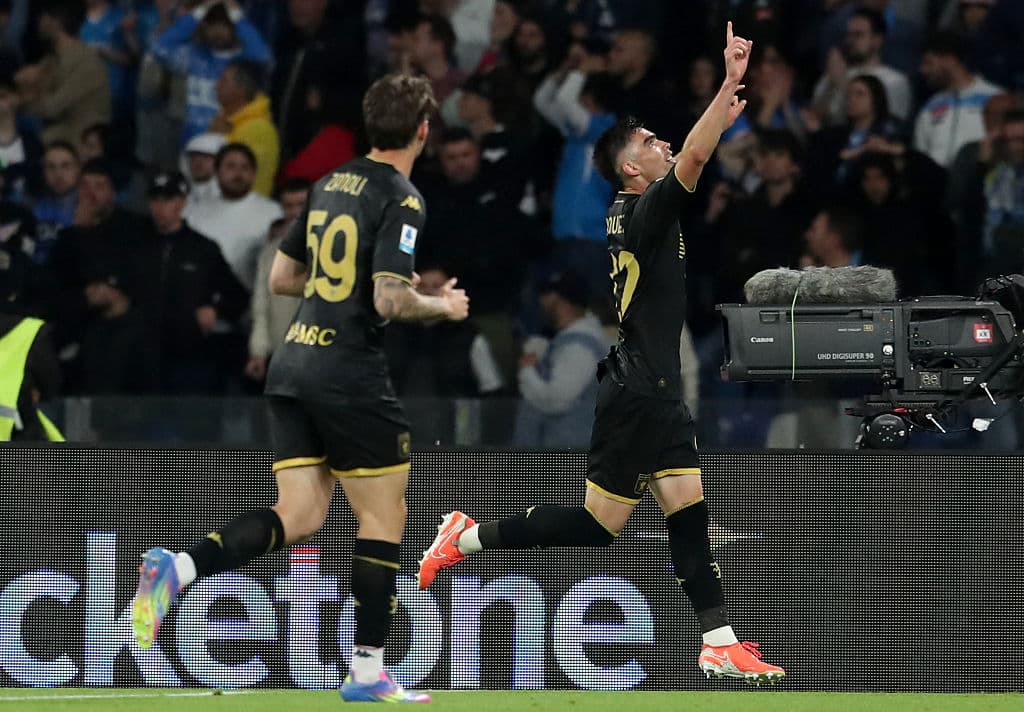 Johan Vásquez marca golazo y el Genoa logra empate ante Napoli