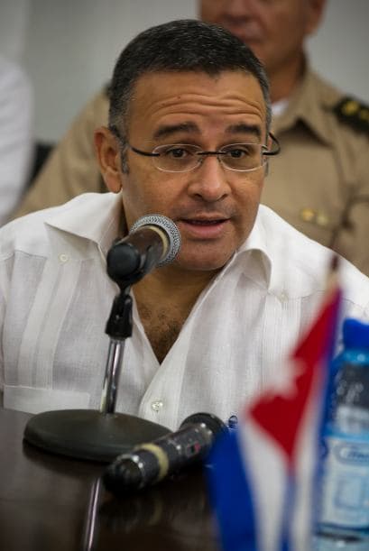 Funes estudió la Licenciatura en Letras, se convirtió en periodista y más tarde se adentró en el ámbito político. El año pasado ganó las elecciones presidenciales.