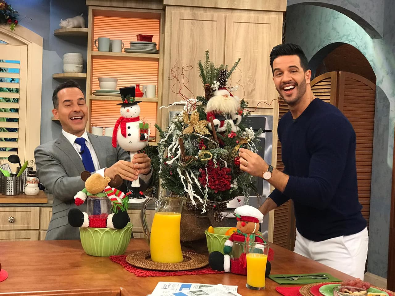 Después de un fin de semana familiar dando "gracias" por todas las bendiciones recibidas, la familia de Despierta América llegó lista para hacer sentir el espíritu de la Navidad en el programa.