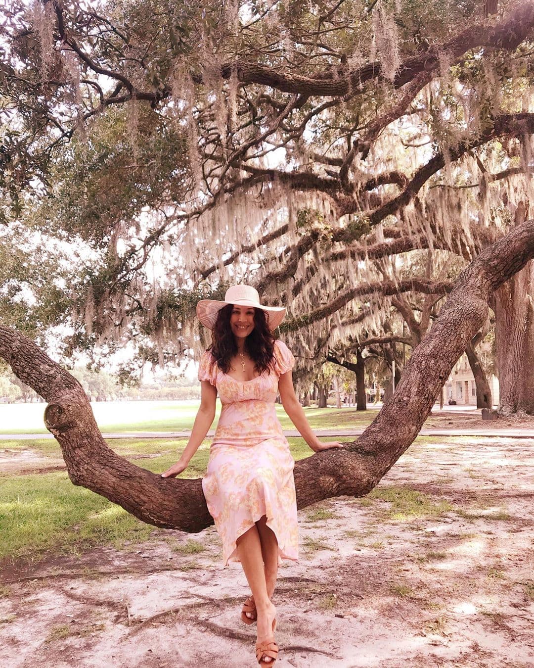 Tras ganarle la batalla al coronavirus, Karla Martínez se escapó de Miami en un 'road trip' junto a su esposo Emerson y sus hijas Antonella y Michaella. Por una semana, visitó sitios espectaculares. Esta foto digna de postal corresponde a Savannah, Georgia.