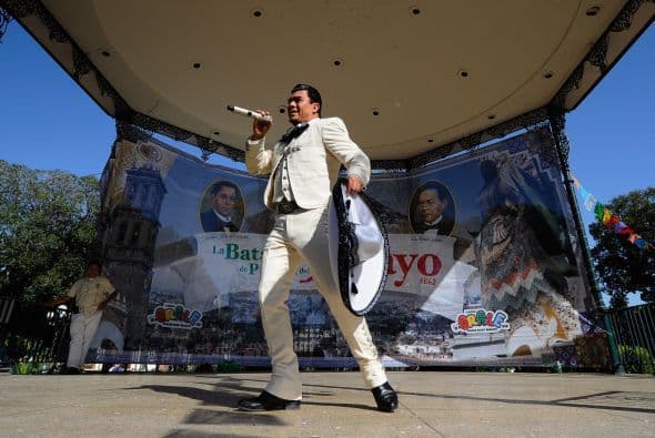 Finalmente, algunas veces se opta por realizar espectáculos nocturnos, en lo que, como dicen en México, se tira la casa por la ventana.