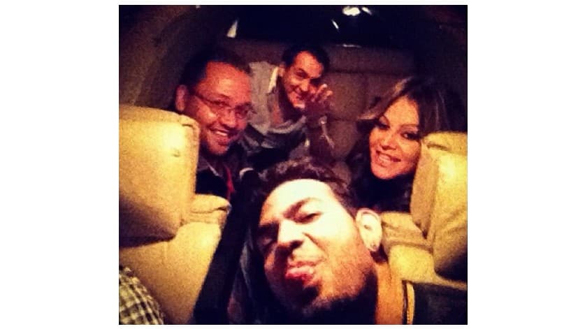 Jenni Rivera y su staff en la última fotografía que se tomaron el 9 de diciembre antes de salir con rumbo a Toluca, Estado de México.