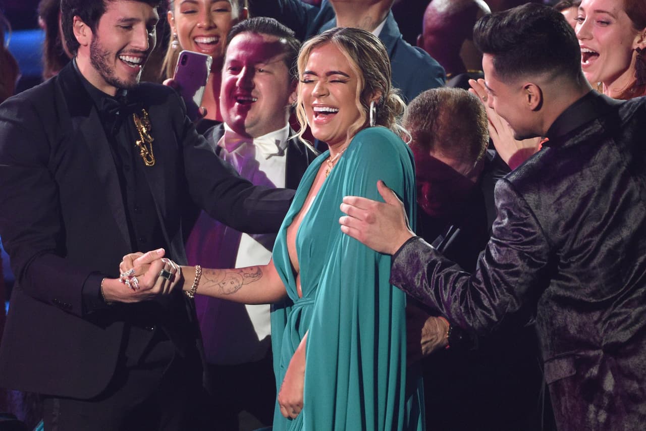 Sin duda este no será el final de la historia, pues Karol G es de las artistas urbanas más codiciadas; pronto le brotarán pretendientes.