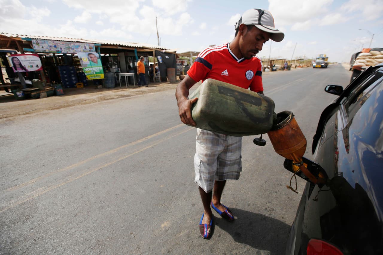 <b>Gas prices.</b> Venezuela obtains 95 percent of its income from oil exports. The drop in world prices left the government with half of that revenue. Gasoline in the local market is subsidized by the state, at prices much lower than the international market. This causes fuel to be smuggled into neighboring countries.