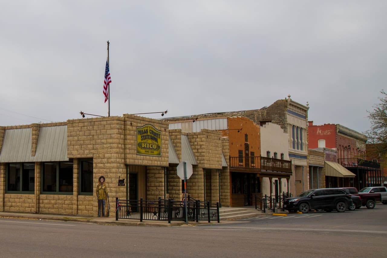 La ganadería y la producción de algodón eran las actividades económicas dominantes de Hico, Texas, años atrás, pero en la actualidad el turismo domina buena parte de la economía local.