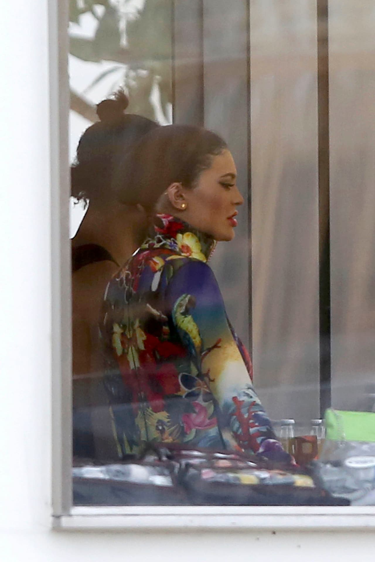 Kylie Jenner en un photo shoot bastante bizarro.