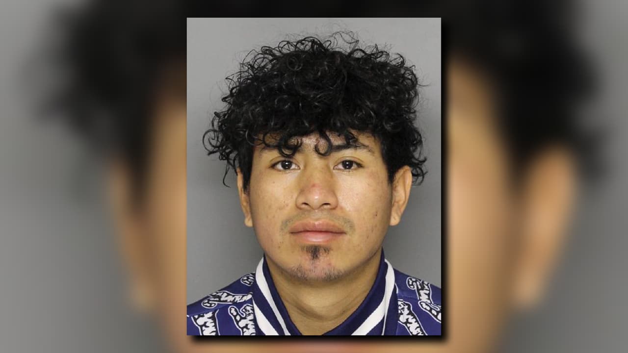 Rony Pérez Lucas, de 23 años, fue arrestado y enfrenta varios cargos entre ellos, homicidio vehicular, luego de ser acusado de provocar un accidente entre seis vehículo que cobró la vida de una persona.