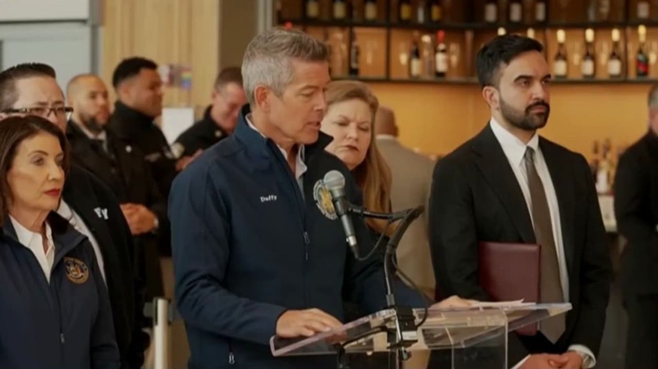 Accidente avión LaGuardia: Secretario de Transporte confirma que aeropuerto reabre, con capacidad limitada