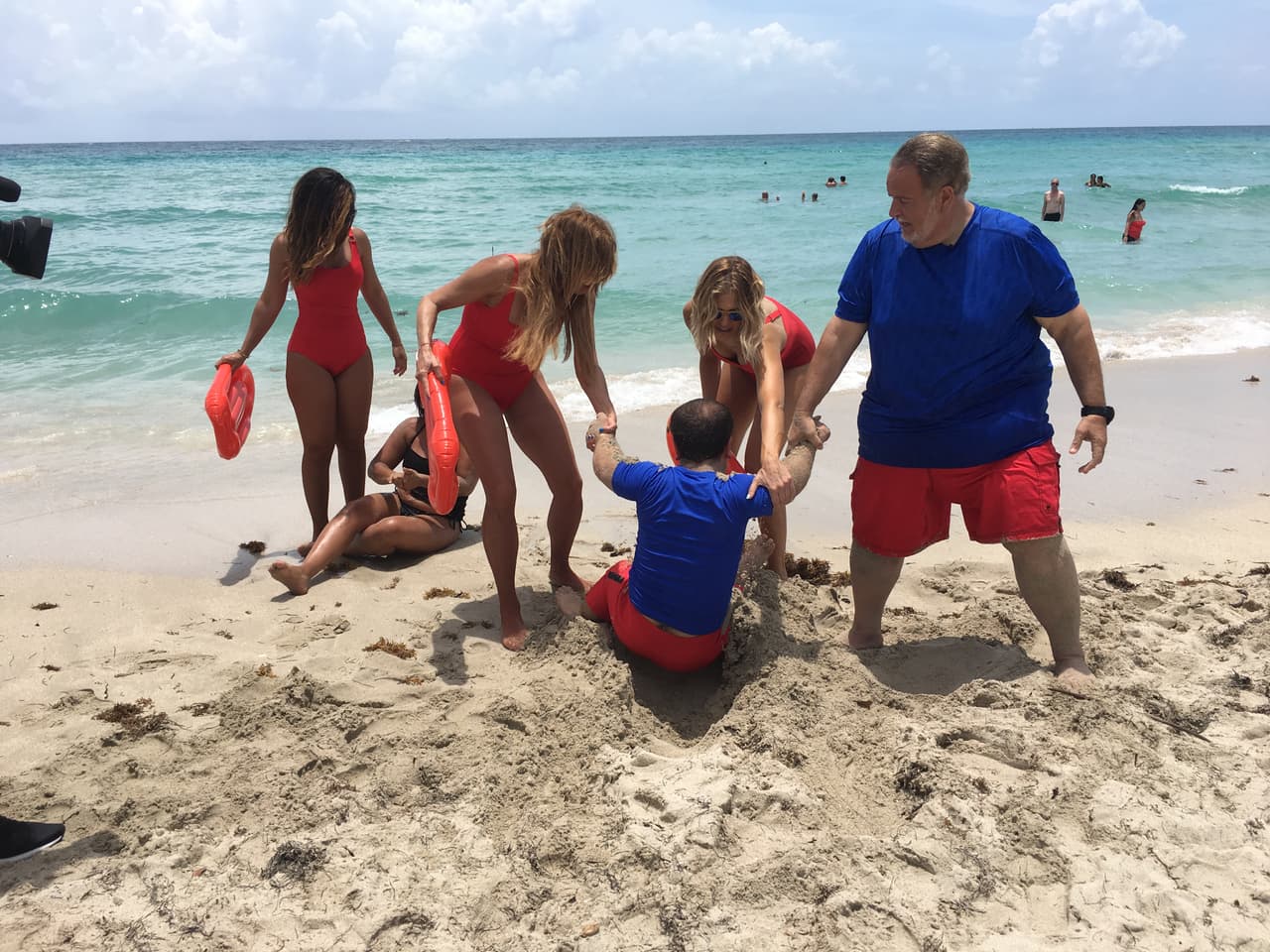 Para desenterrar a Carlitos se necesitó ayuda