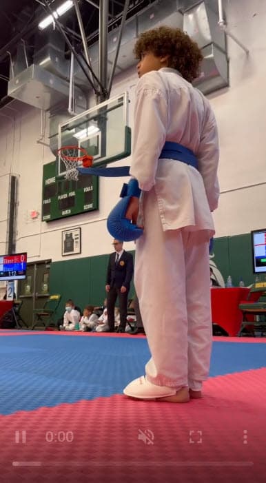 Ahí, consiguió oro en la modalidad de kata y otro más en kumite.
<br>