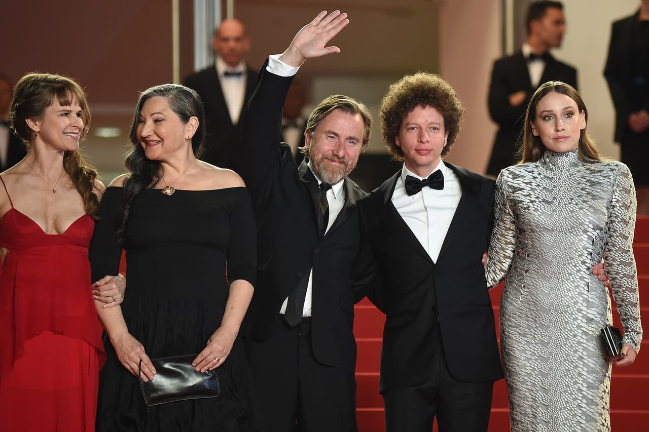 Por la noche el cineasta mexicano y el elenco, incluyendo a Tim Roth, tuvieron la premiere.