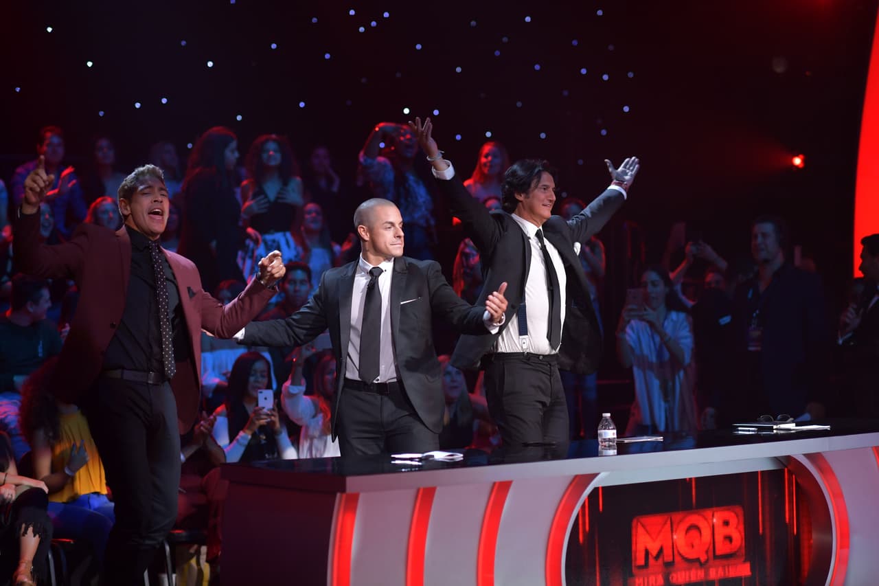En uno de los cortes, Casper Smart quien estuvo como juez invitado, no dudó en poner a bailar al jurado entero a ritmo Marc Anthony.