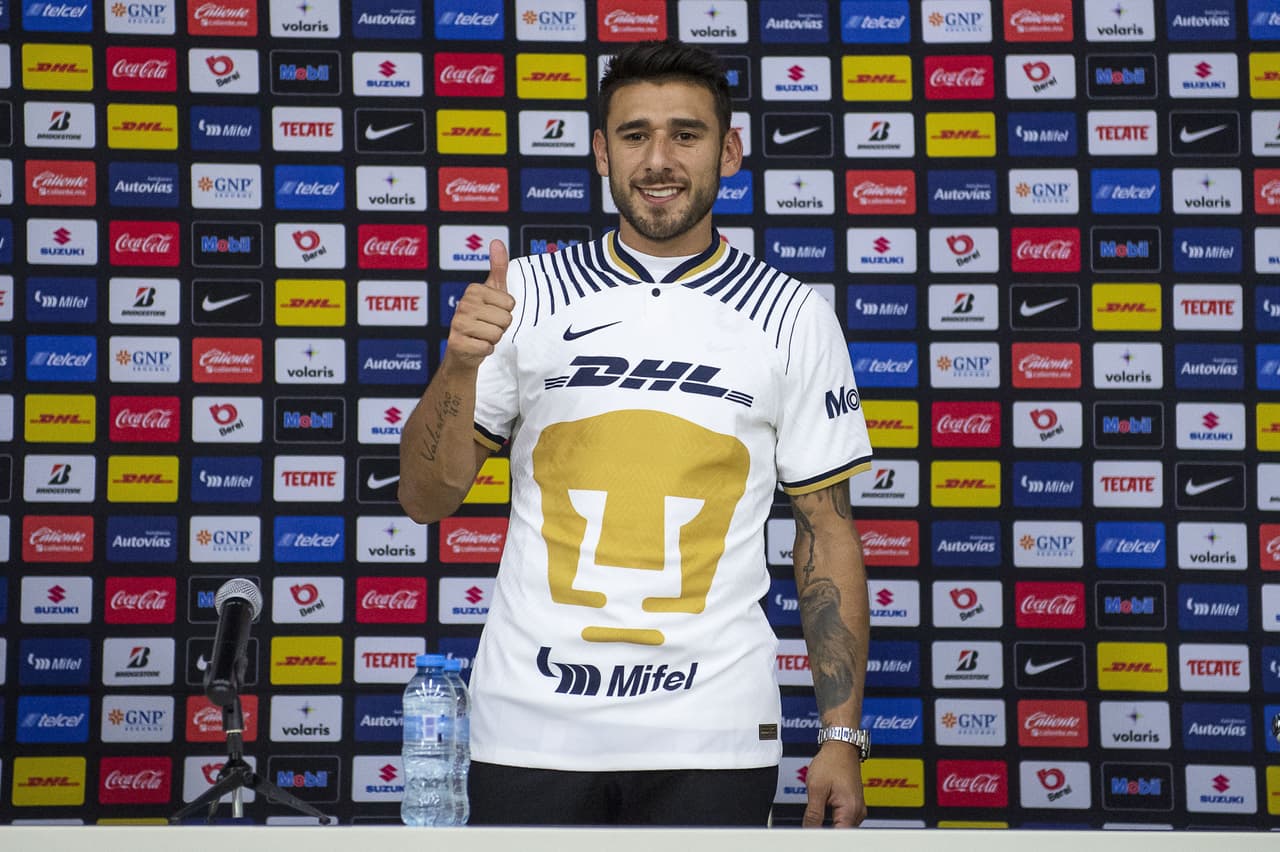 El mediocampista argentino Eduardo 'Toto' Salvio se convirtió en el nuevo '10' de Pumas tras llegar como agente libre por terminar contrato con Boca Juniors.
