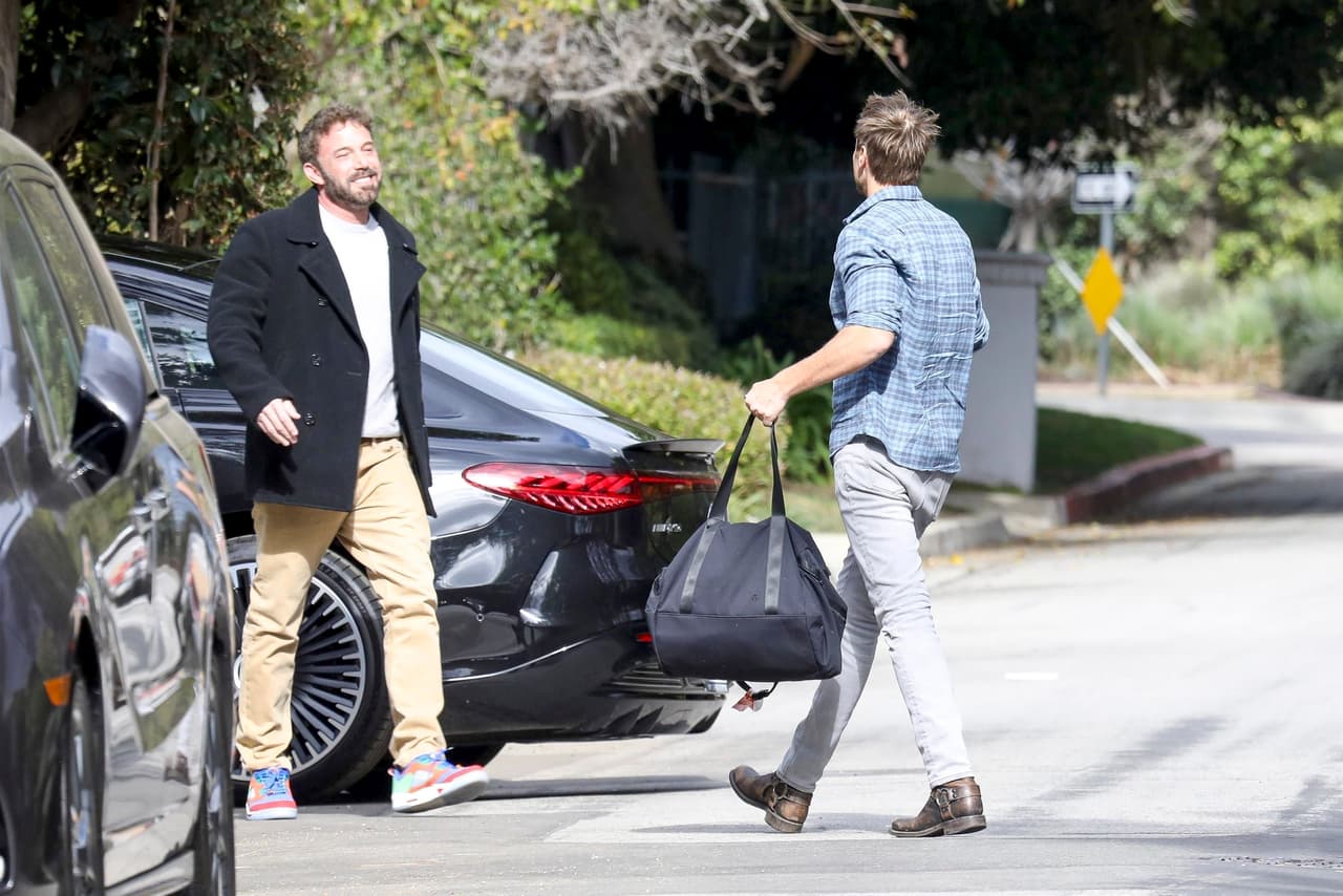 Al verse, ambos se fueron acercando el uno al otro hasta quedar frente a frente para saludarse.