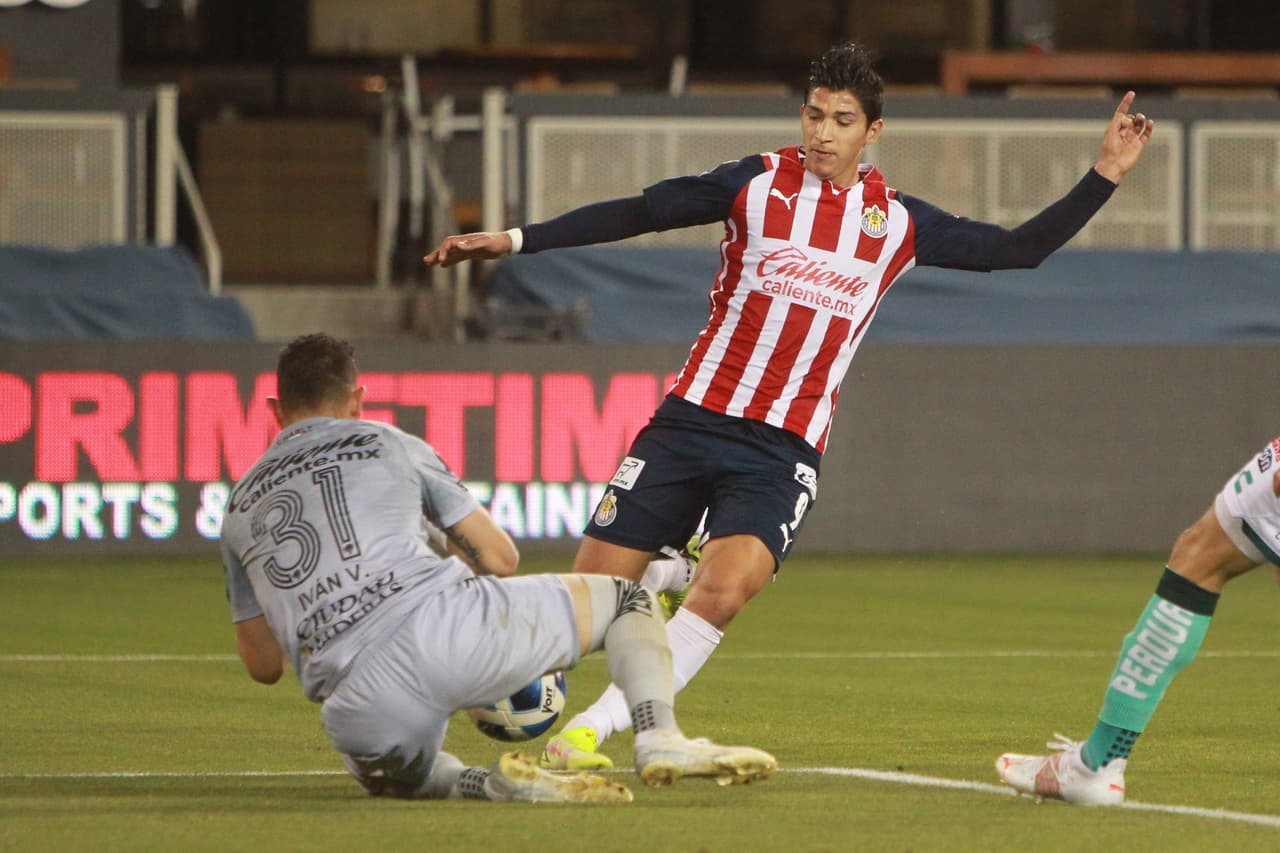 El ataque de las Chivas despertó y golearon al León en un duelo amistoso que dejó buenas sensaciones para el regreso a la Liga MX.