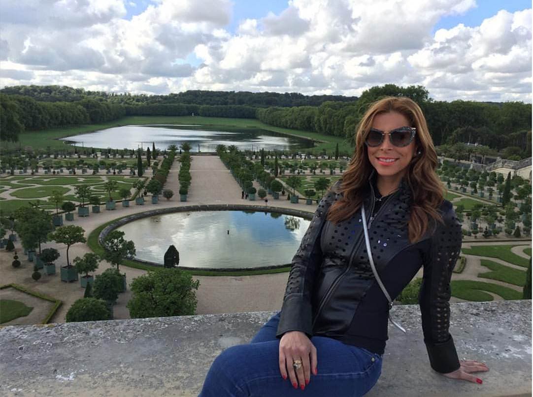 ¿Acaso Lourdes habrá concebido a su bebé en su viaje a Europa?