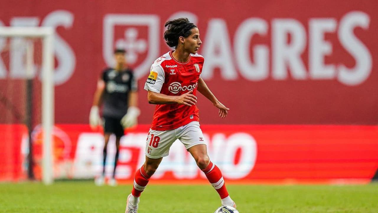 ¿No sabe jugar en equipo? Así juzgan a Lainez en Portugal