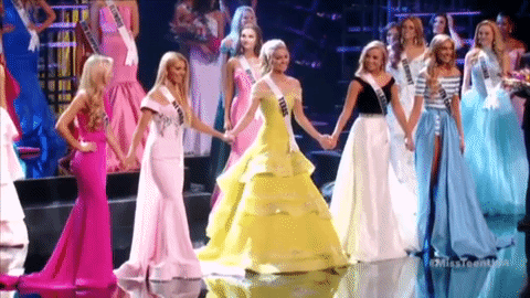 Miss Teen USA sigue pensando que todas las bellas son rubias y blancas