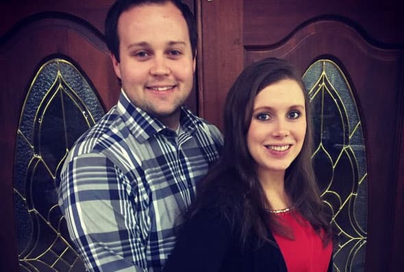 El escándalo aumenta cuando se reveló que el primer incidente de Josh contra una chica (que ahora se sabe fue una de sus hermanas) fue en 2002 y la familia lo mantuvo en silencio.