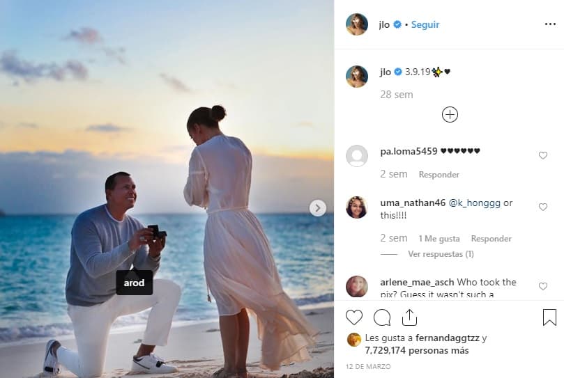 Once meses después de que Jennifer López publicara su éxito 'Y el anillo pa' cuándo', Alex Rodríguez le pidió matrimonio el 9 de marzo de 2019. Más tarde A-Rod confesó que tuvo el anillo durante dos semanas "y estaba tan nervioso".