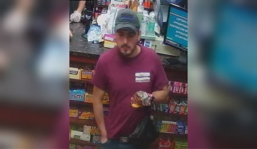 Buscan a sospechoso de violar a una mujer en un callejón de Queens