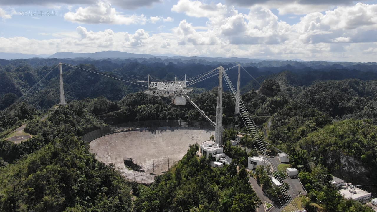 El pasado 19 de noviembre 
<a href="https://www.univision.com/local/puerto-rico-wlii/fundacion-nacional-de-ciencia-recomienda-la-demolicion-del-radiotelescopio-de-arecibo">la Fundación Nacional de las Ciencias anunció que el complejo iba a ser desmantelado </a>después de que se rompiera un segundo cable que sujetaba la estructura.