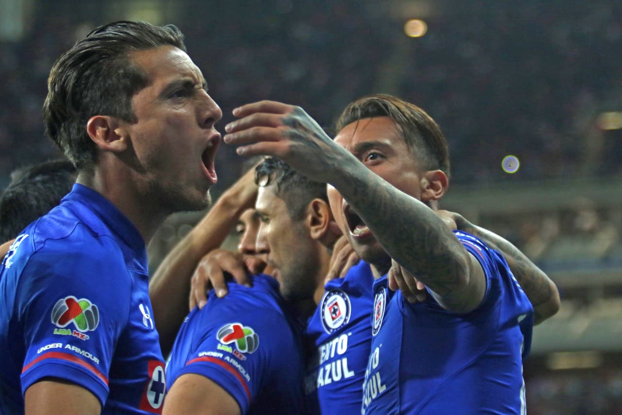 ¡Partidazo del Cruz Azul! Los cementeros dieron cátedra y vencieron a domicilio 3 - 1 a las Chivas. La afición cementera se puede ilusionar que por lo visto hoy el Cruz Azul está para cosas grandes.