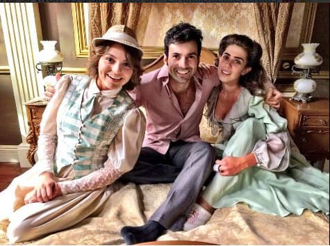 Este trío se divierte a lo grande en las grabaciones, Sofía, Pablo y Bárbara te atraparán con su historia.