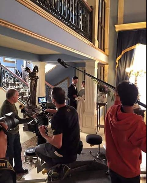 Este set es parte de los interiores del hotel.