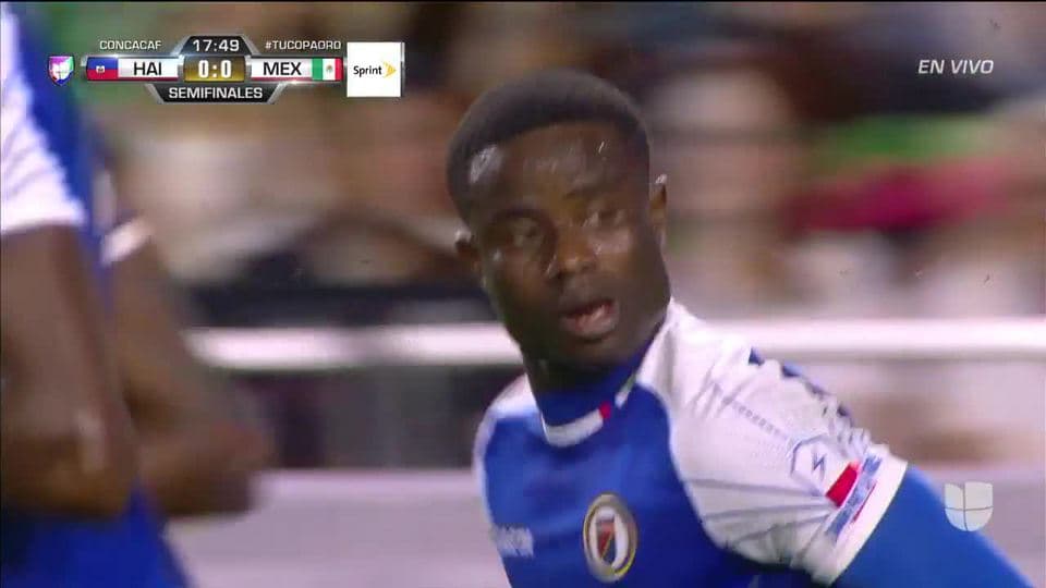 Tiro desviado de Alex Christian