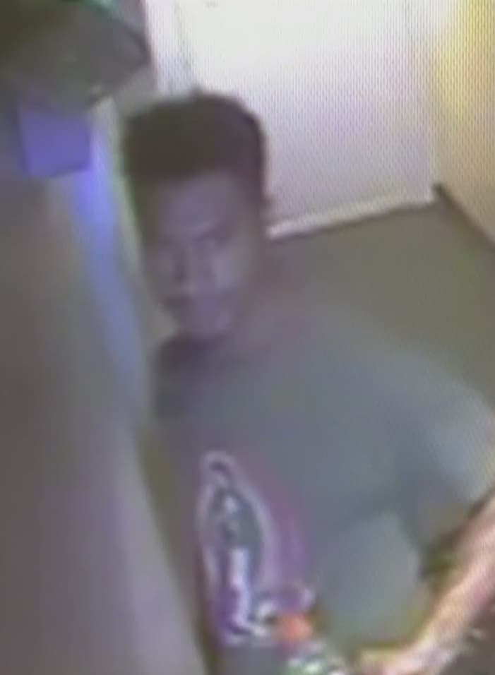 El LAPD solicita la ayuda del público para lograr la captura de un sospechoso acusado de atacar a dos mujeres este pasado 1 de agosto.