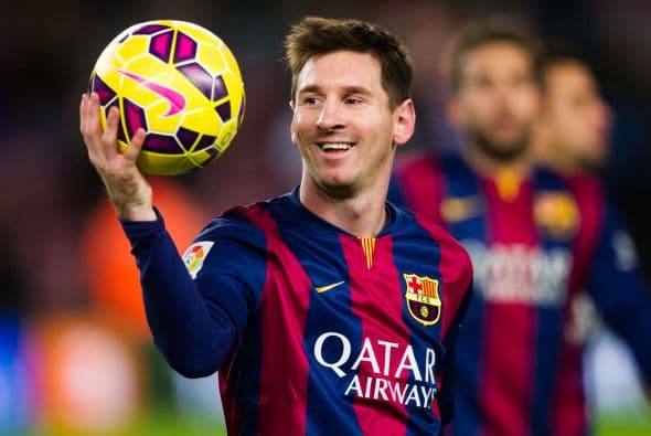 El astro argentino Lionel Messi está de fiesta al cumplir 28 años, aquí te presentamos el recuento de sus 28 momentos más emblemáticos y especiales de su carrera.