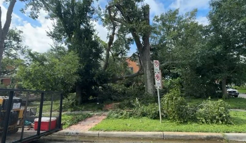 El principal enfoque de las compañías es restablecer la energía cuanto antes en sitios de necesidad crítica, como hospitales.