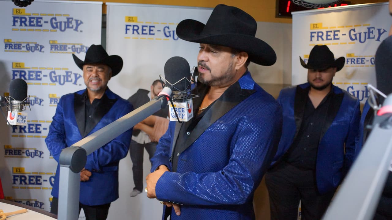 Los tres locutores se la pasaron 🎶 "fine, fine, fine, very good, very good, very good, very, very, very, very good" 🎶 con Los Rieleros de Norte.